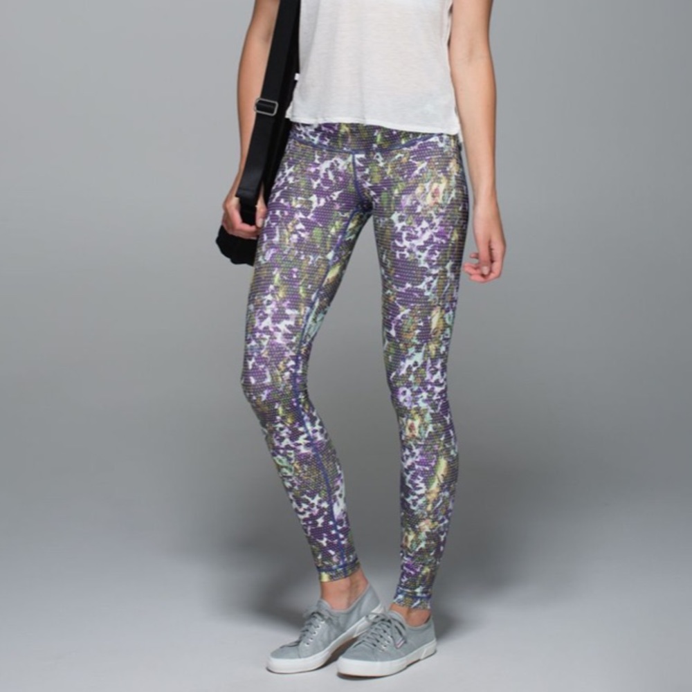 Lululemon Wunder Under in Floral Sport Size 4